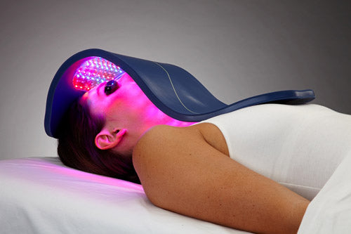 Woman using a LED light therapy of Celluma