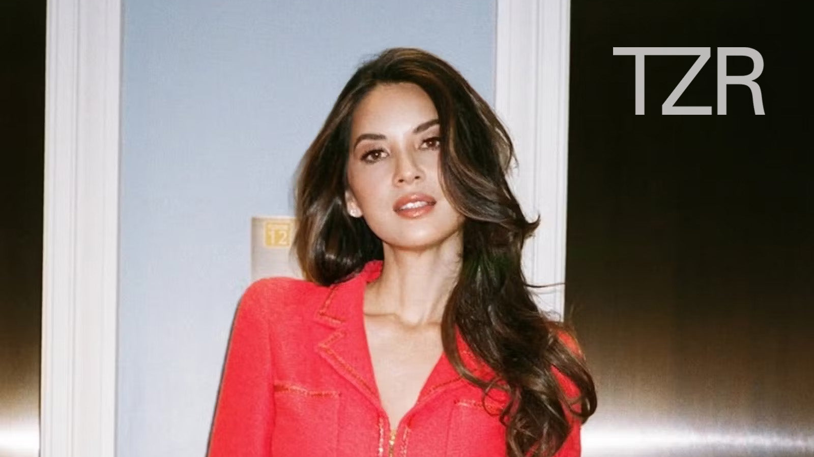 The Zoe Report featuring Olivia Munn's holiday gifts, including the Celluma PRO light therapy device.